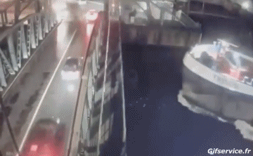 Accident Crash - Running aground 2 Boats Transport Humor -  Fun 