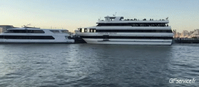 Accident Crash - Running aground Boats Transport Humor -  Fun 