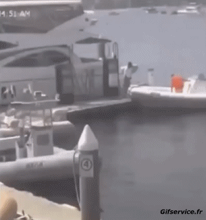 Accident Crash - Running aground Boats Transport Humor -  Fun 