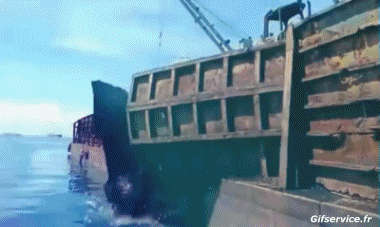 Accident Crash - Running aground 2 Boats Transport Humor -  Fun 