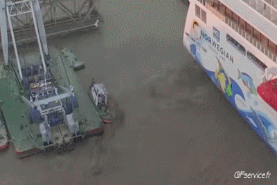 Accident Crash - Running aground Boats Transport Humor -  Fun 