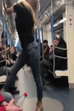 Humor -  Fun MENSCHEN Akrobatik In öffentlichen Verkehrsmitteln 