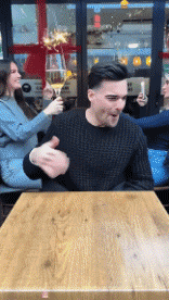 Humor -  Fun MENSCHEN Essen Das „große“ Restaurant 