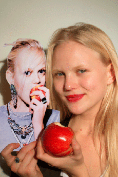 Humor - Fun GIF Artista Elle Muliarchyk 