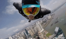 Humour - Fun Sports Parachutisme Wingsuit  Ville 