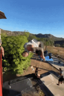 Humor -  Fun Sport Trampolin Draußen Fail 