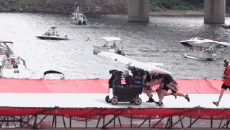 Humour - Fun PERSONNAGES Red Bull Challenge Flugtag Cincinati 