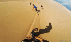Humor -  Fun Sport Snowboard Auf dem Sand (Sandboarding) 
