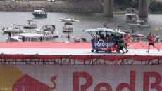 Humor -  Fun MENSCHEN Red Bull Challenge Flugtag Cincinati 