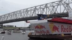 Umorismo -  Fun PERSONE Red Bull Challenge Flugtag Cincinati 