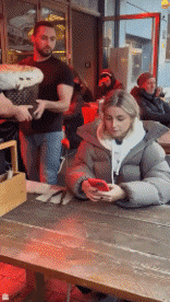 Humor -  Fun MENSCHEN Essen Das „große“ Restaurant 