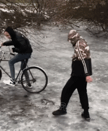 Humor -  Fun MENSCHEN Auf dem Eis Scheitern 