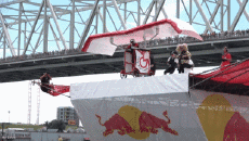 Humor -  Fun MENSCHEN Red Bull Challenge Flugtag Cincinati 