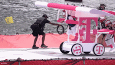 Humour - Fun PERSONNAGES Red Bull Challenge Flugtag Cincinati 