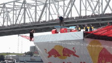 Humor -  Fun PEOPLE Red Bull Challenge Flugtag Cincinati 